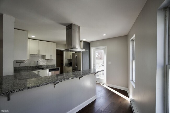 Building Photo - 3 br, 2.5 bath House - 1 Front St