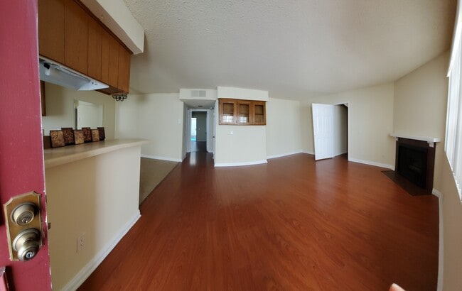 Building Photo - 409 W Dryden St