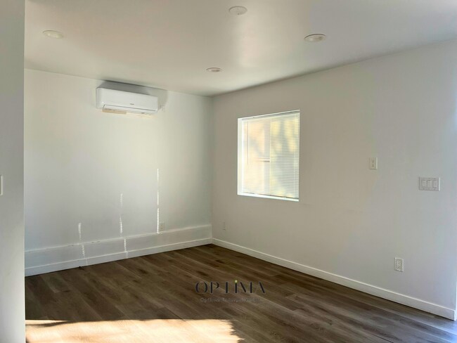 Foto del edificio - 8400 Fullbright Ave