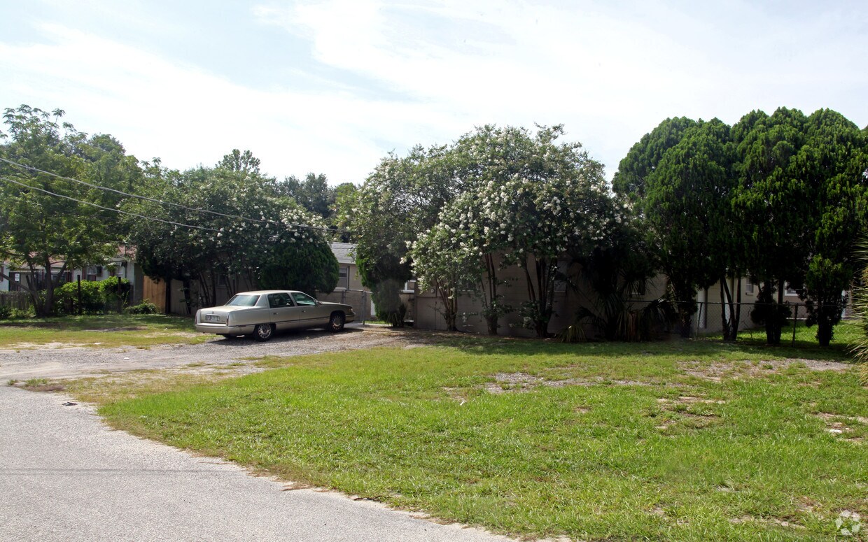 10305 Hershey Rd, Thonotosassa, FL 33592 Apartments in Thonotosassa