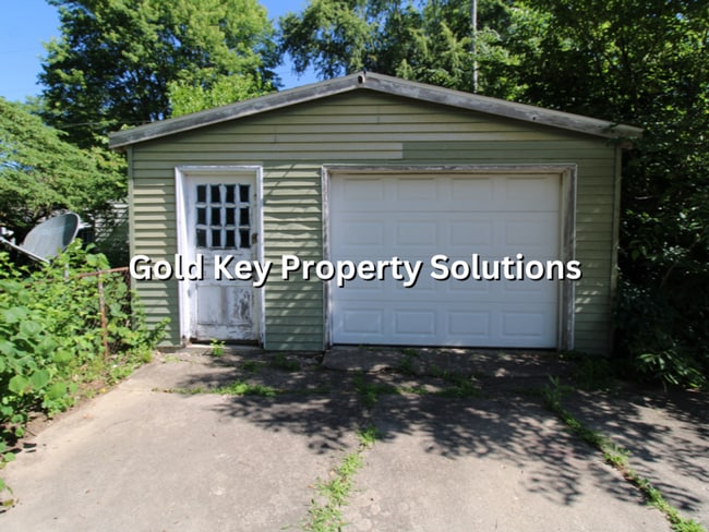 Building Photo - 2 BR 1 BA House with Covered Front Porch (NO SECTION 8)