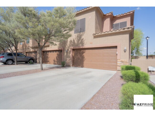Building Photo - Beautiful 3/2.5 Glendale Townhouse with Ba...