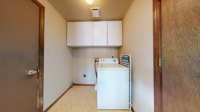 Building Photo - 1031 Forrester Ave NW