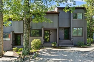 Building Photo - 7 Wake Robin Rd