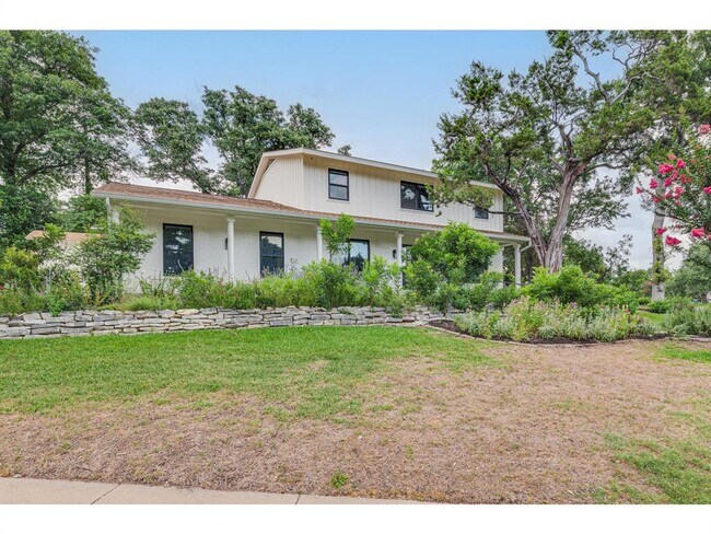 Foto del edificio - 8700 Mountainwood Cir