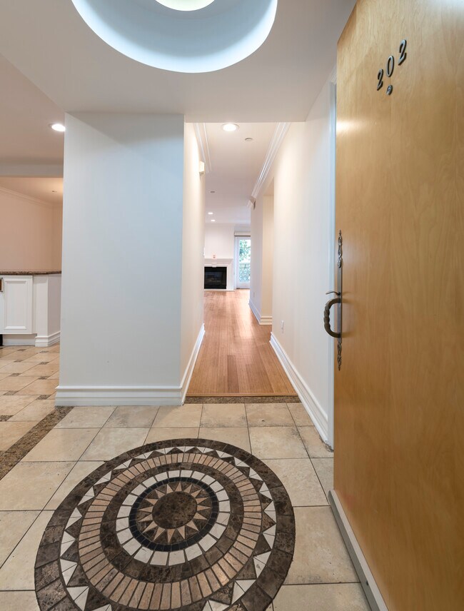 Entry - 123 S Clark Dr