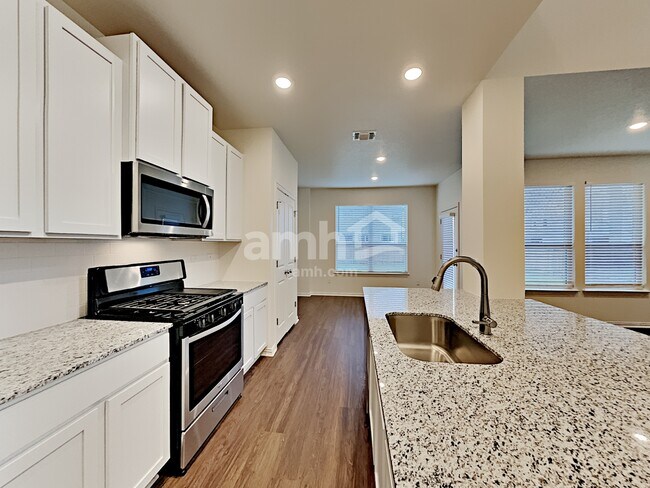 Foto del edificio - 2737 Lillybrook Ln