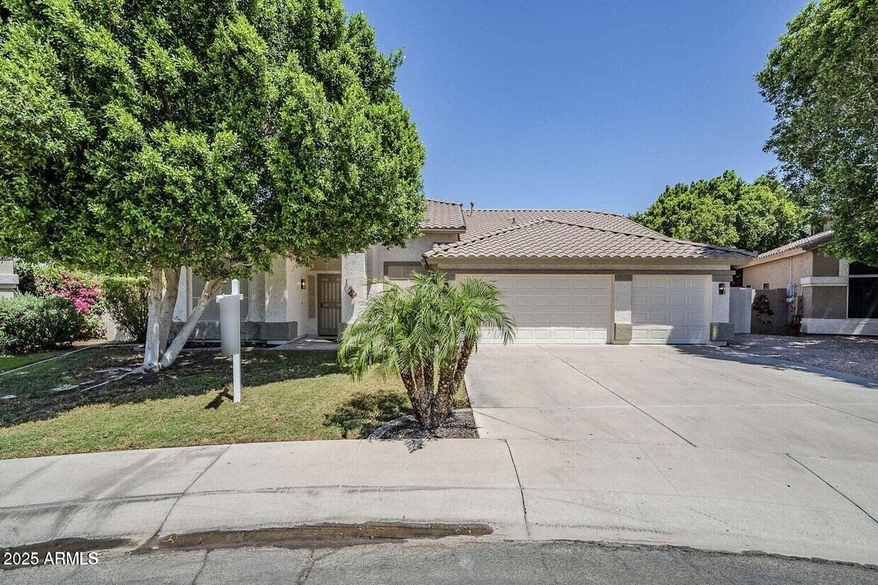 Foto principal - 1001 N Quail Ln