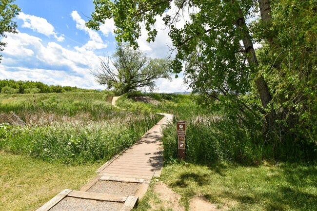 Foto del edificio - 4935 Twin Lakes Rd