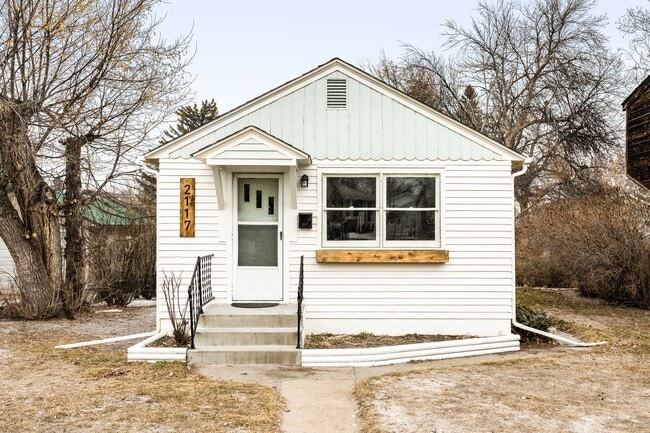 Building Photo - Cozy Two-Bedroom