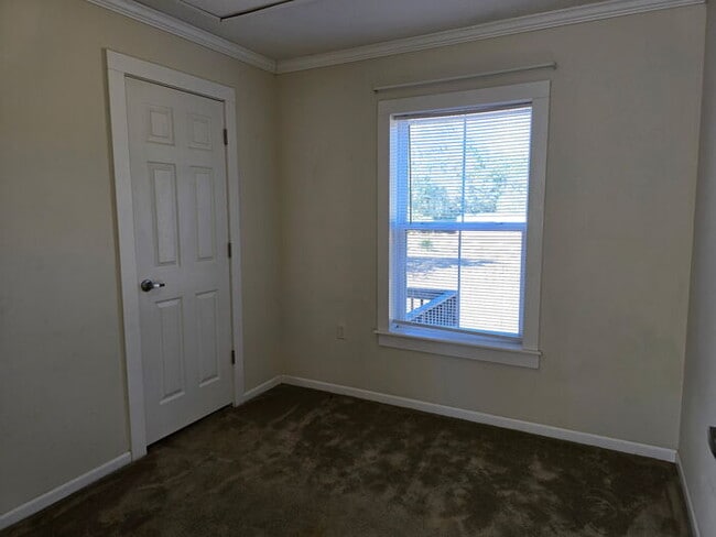 Foto del edificio - 2079 Pine Hill Rd