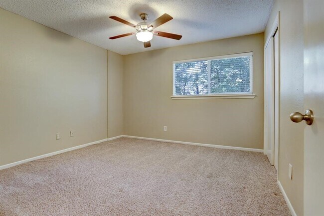 Foto del edificio - 11126 Twain Dr