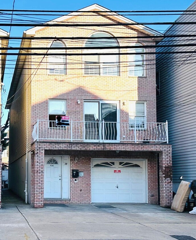 Primary Photo - 934 West Side Ave