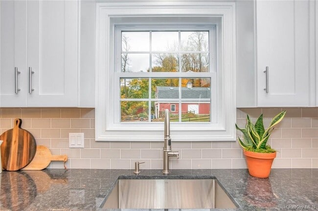 Building Photo - 237 Tomahawk St