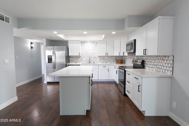 Foto del edificio - 2144 S Los Feliz Dr