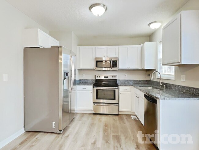 Foto del edificio - 1037 Cove Cir