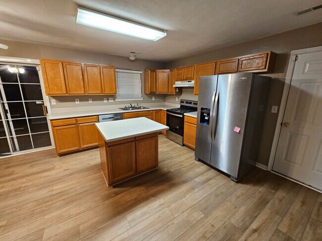 Building Photo - DEEP CREEK