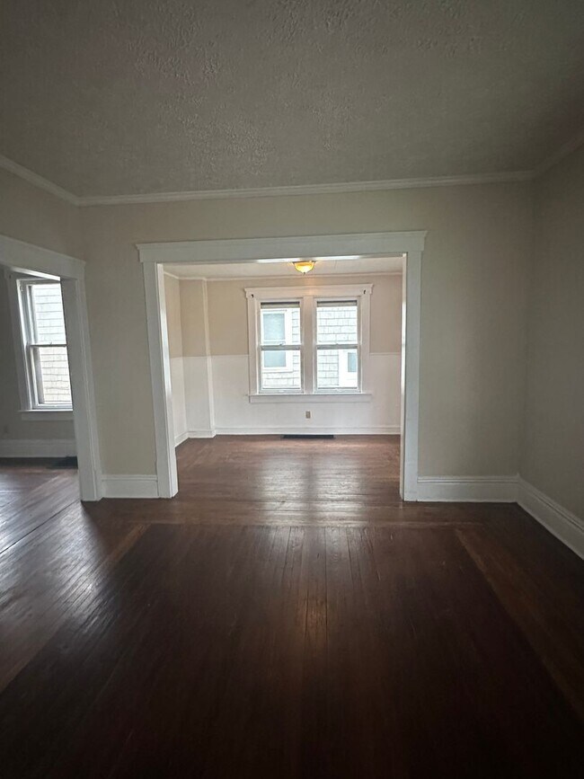 Building Photo - Akron single-family home *Accepting 3+ Sec...