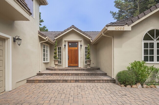 Foto del edificio - 4055 Sunset Ln