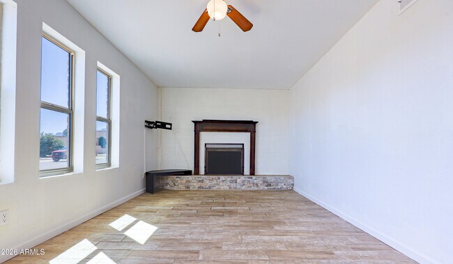 Building Photo - 520 S 3rd St