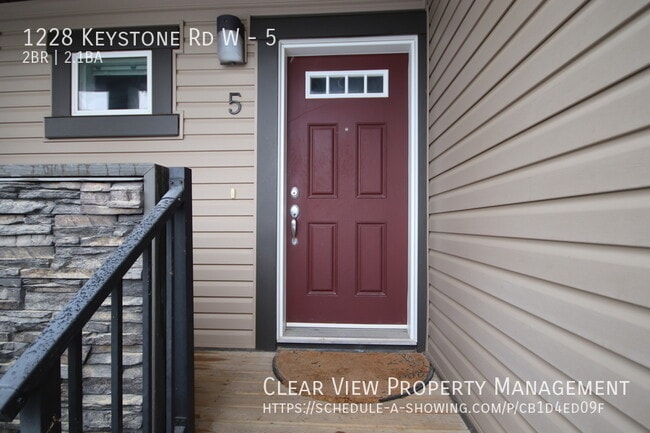 Building Photo - Open-plan and light-filled 2 bedroom, 2.5 ...