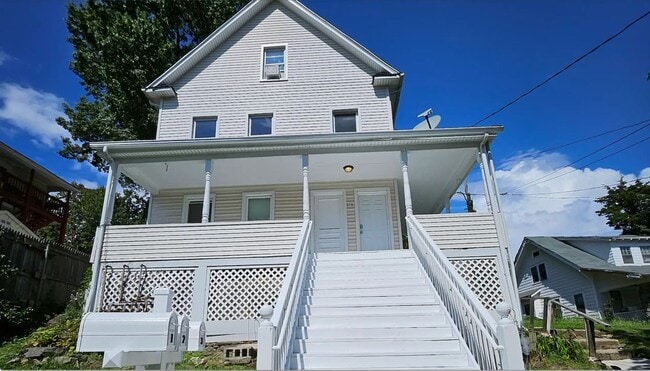 Building Photo - 319 Delavan Ave