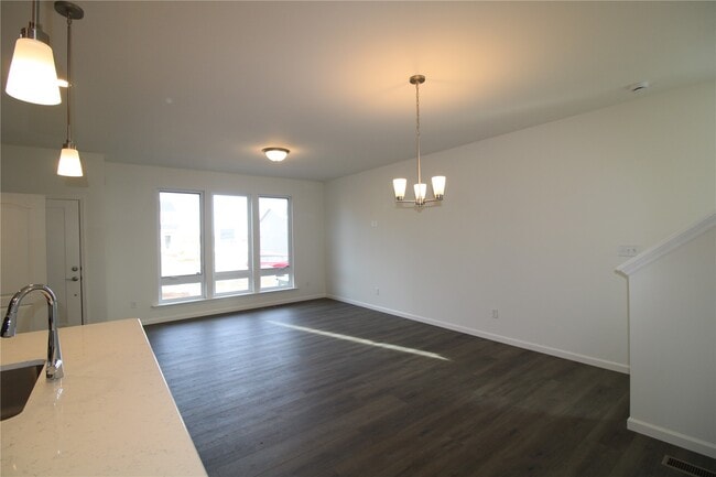 Building Photo - 37 Wingtip Ct