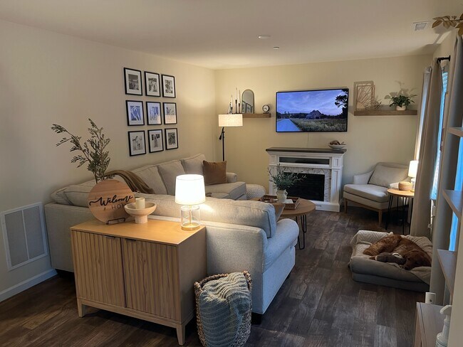 Foto del edificio - 834 Byler Cir