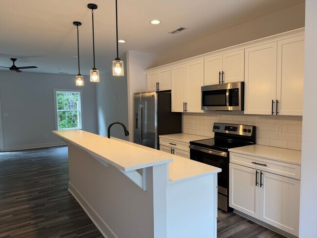 Foto del edificio - The Allure Townhomes Newer Rustburg Community