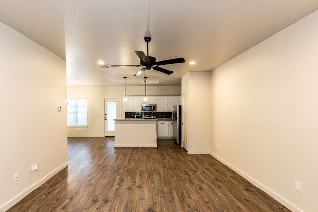 Foto del edificio - Modern Two Bedroom Townhome In Cooper!