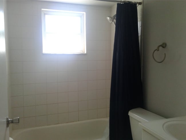 Building Photo - 906 Richwood Ln
