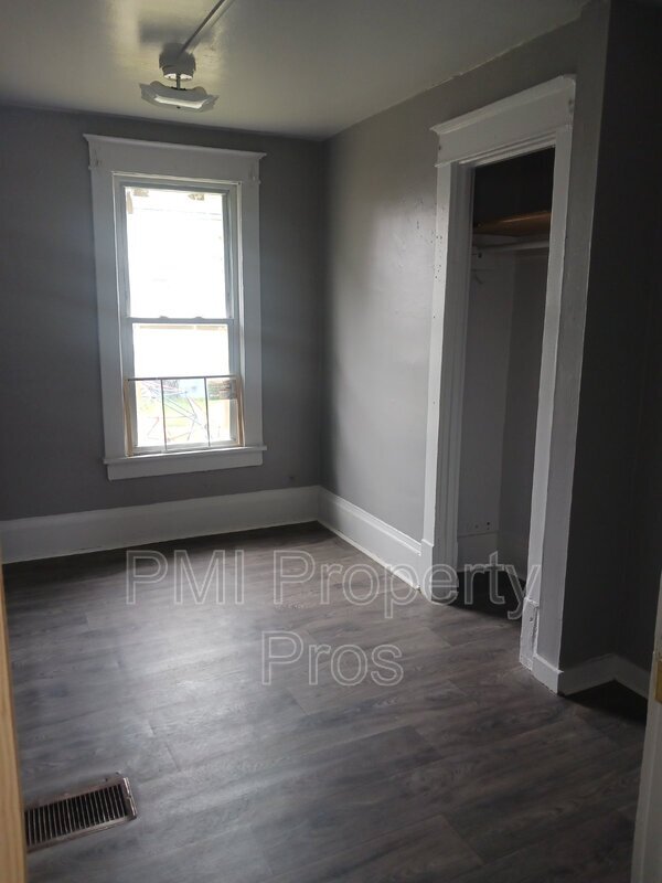 Building Photo - 1522 S Union St