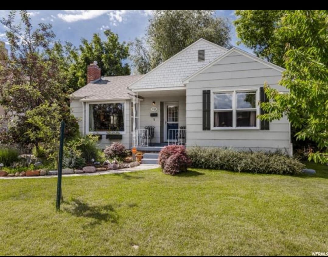 2BR 1Ba basement for rent! - 1064 E Elgin Ave