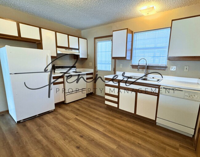 Foto del edificio - 132 N Crest Dr