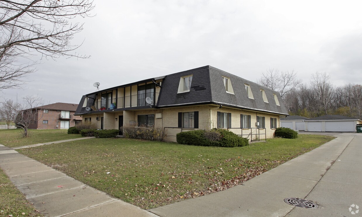 Primary Photo - 9020 N 96th St