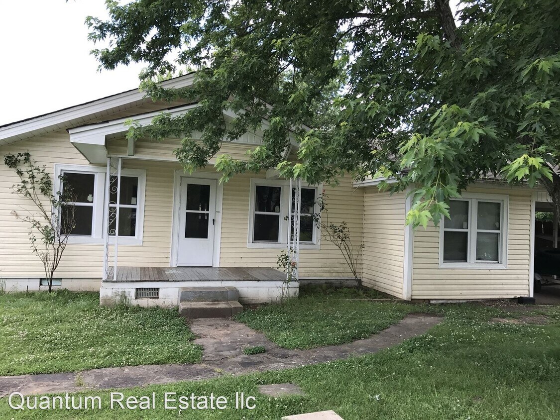 Foto principal - 3 br, 1.5 bath House - 403 W. Henry