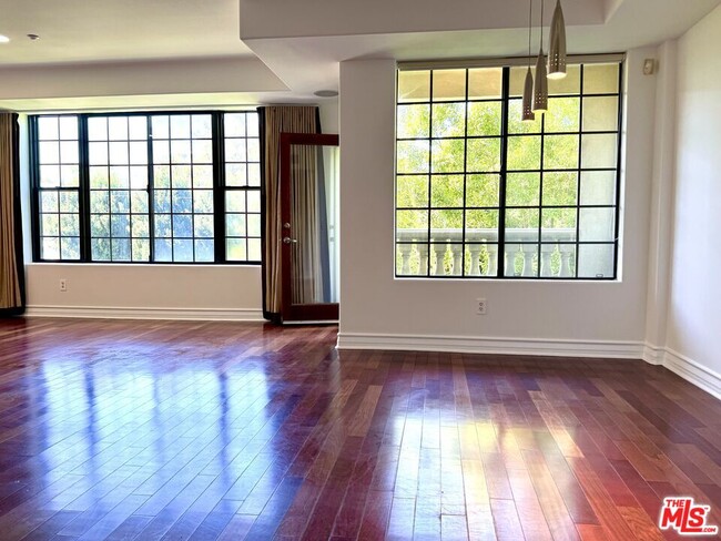 Foto del edificio - 107 N Swall Dr