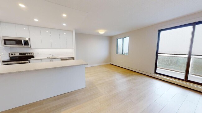 Photo du bâtiment - 614 Lake