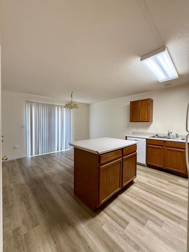 Building Photo - 1485-MF2-E3