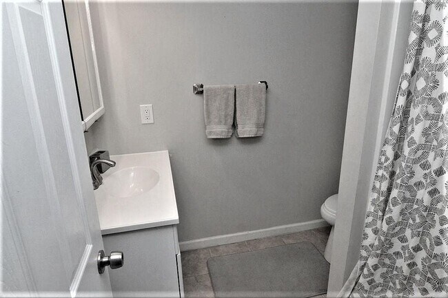 Foto del edificio - Well-Located Home in Robbinsdale