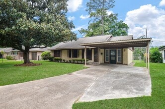 Building Photo - 10403 Royal Oaks Dr