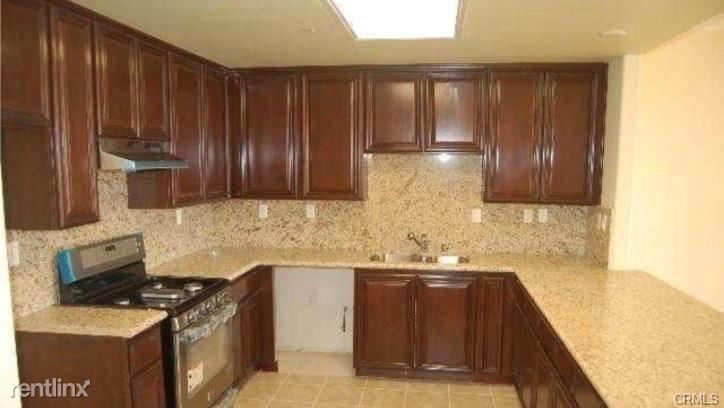 Building Photo - 709 S Manhattan Pl