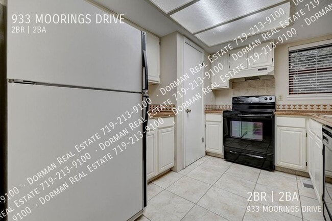 Photo - 933 MOORINGS DRIVE- House