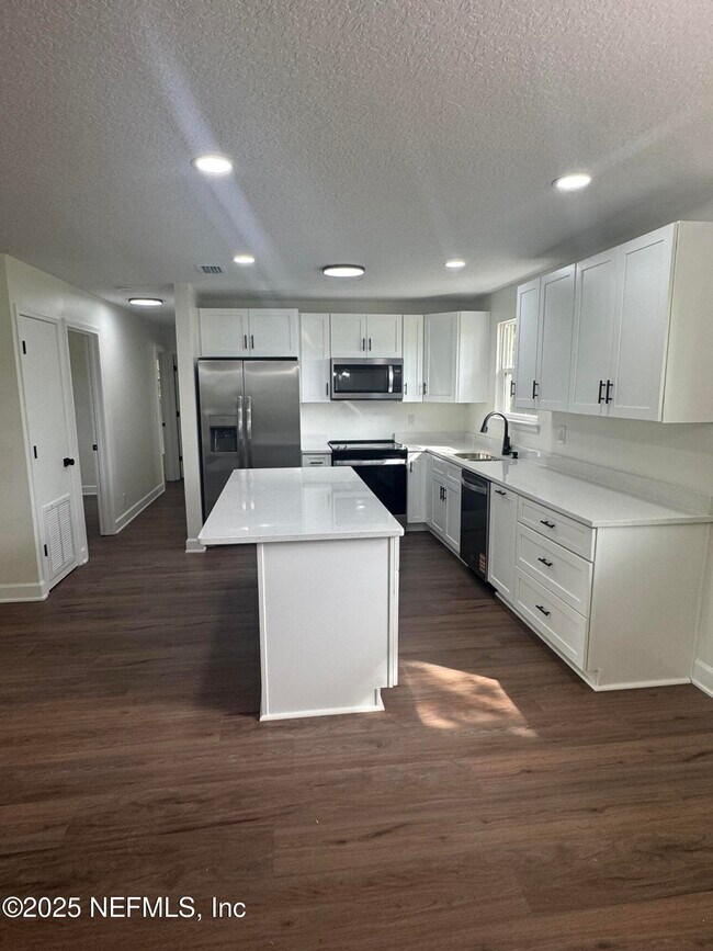 Foto del edificio - 5202 SW 155th St