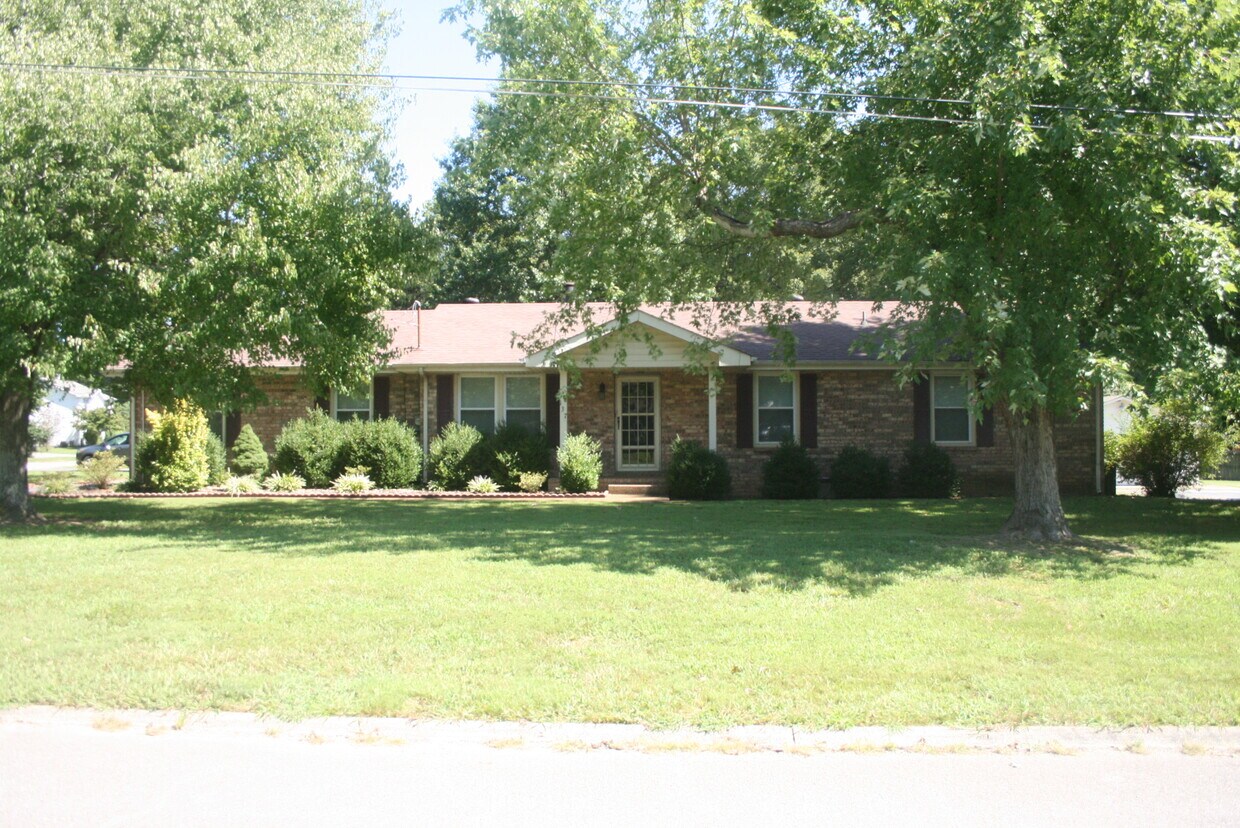 137 Dana Dr, Hendersonville, TN 37075 House for Rent in