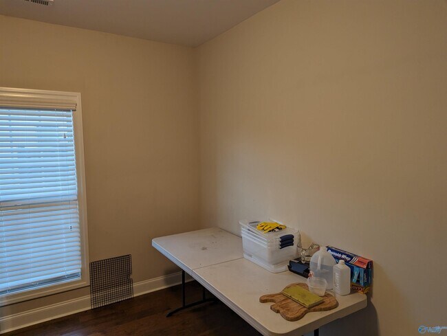 Building Photo - 7126 Weeping Willow Dr SE