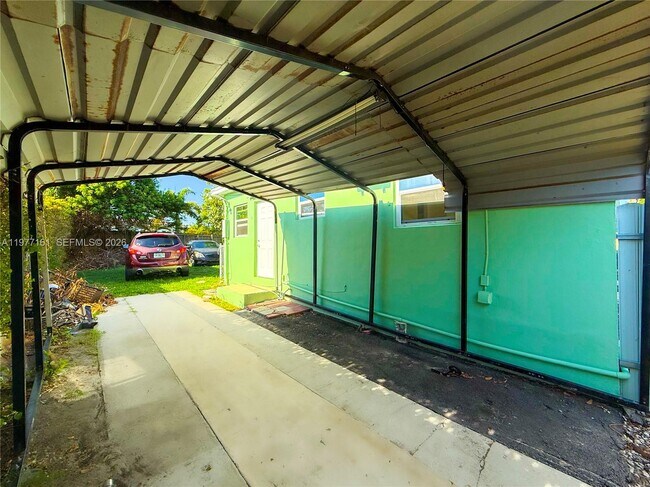 Foto del edificio - 1141 NE 154th Terrace