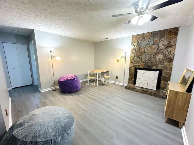 Foto del edificio - 4610 Tyne Dr