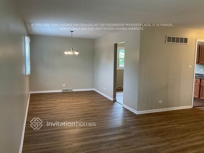 Building Photo - 825 W Manor Ct