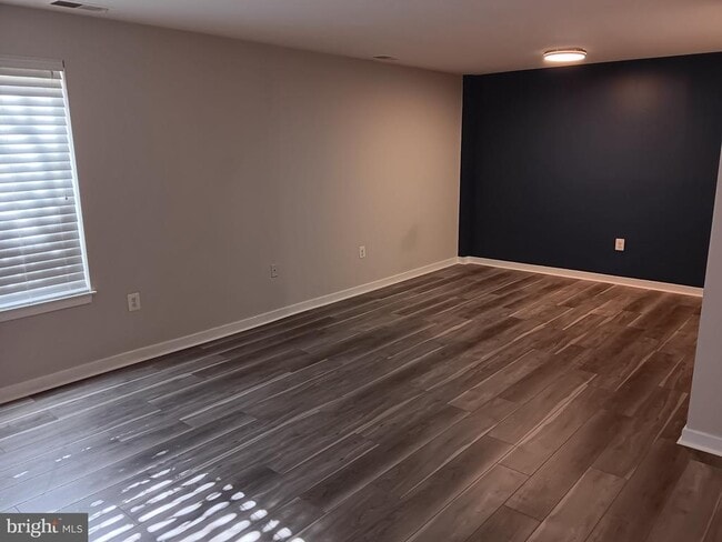 Foto del edificio - 128 W Barre St